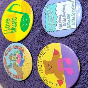 Set of 4 random buttons